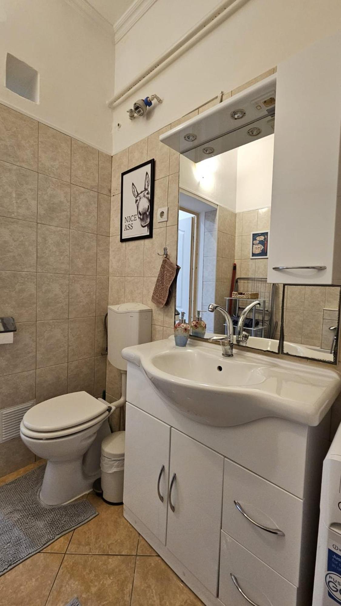 Lovely Central Apartment With Free Parking, Koezponthoz Koezeli 3 Szobas Lakas 기오르 외부 사진