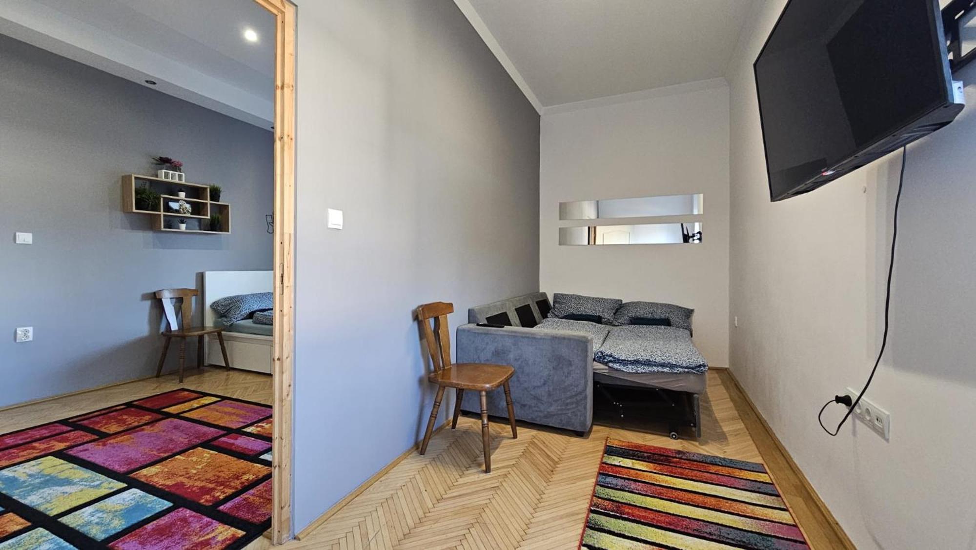 Lovely Central Apartment With Free Parking, Koezponthoz Koezeli 3 Szobas Lakas 기오르 외부 사진
