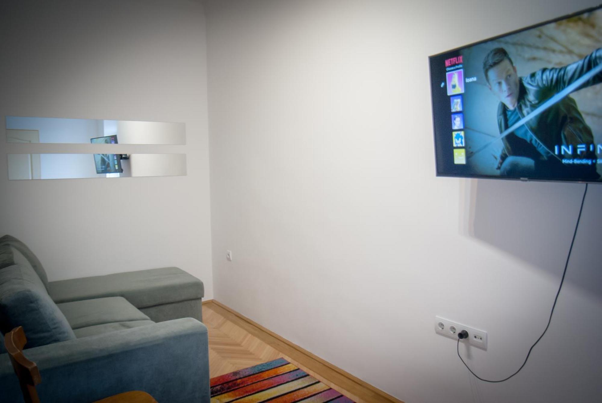 Lovely Central Apartment With Free Parking, Koezponthoz Koezeli 3 Szobas Lakas 기오르 외부 사진
