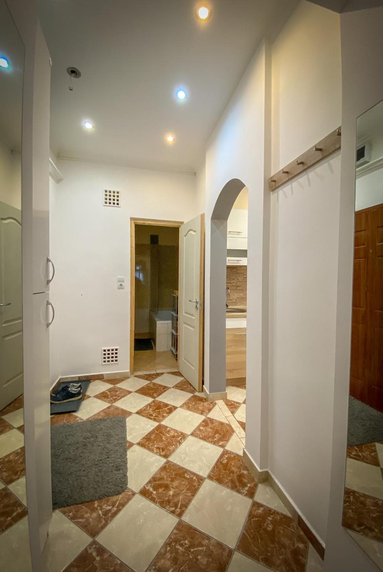 Lovely Central Apartment With Free Parking, Koezponthoz Koezeli 3 Szobas Lakas 기오르 외부 사진