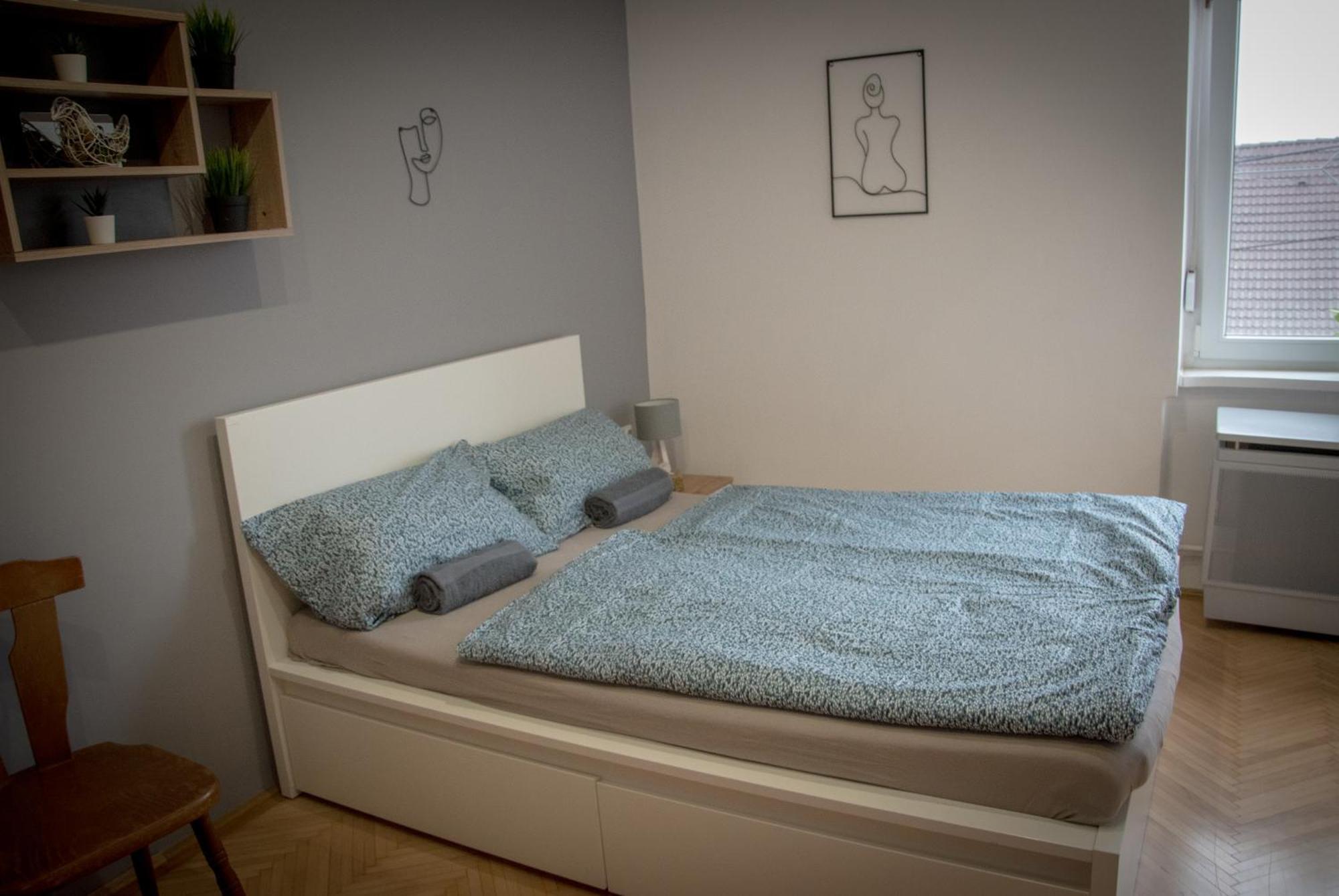 Lovely Central Apartment With Free Parking, Koezponthoz Koezeli 3 Szobas Lakas 기오르 외부 사진
