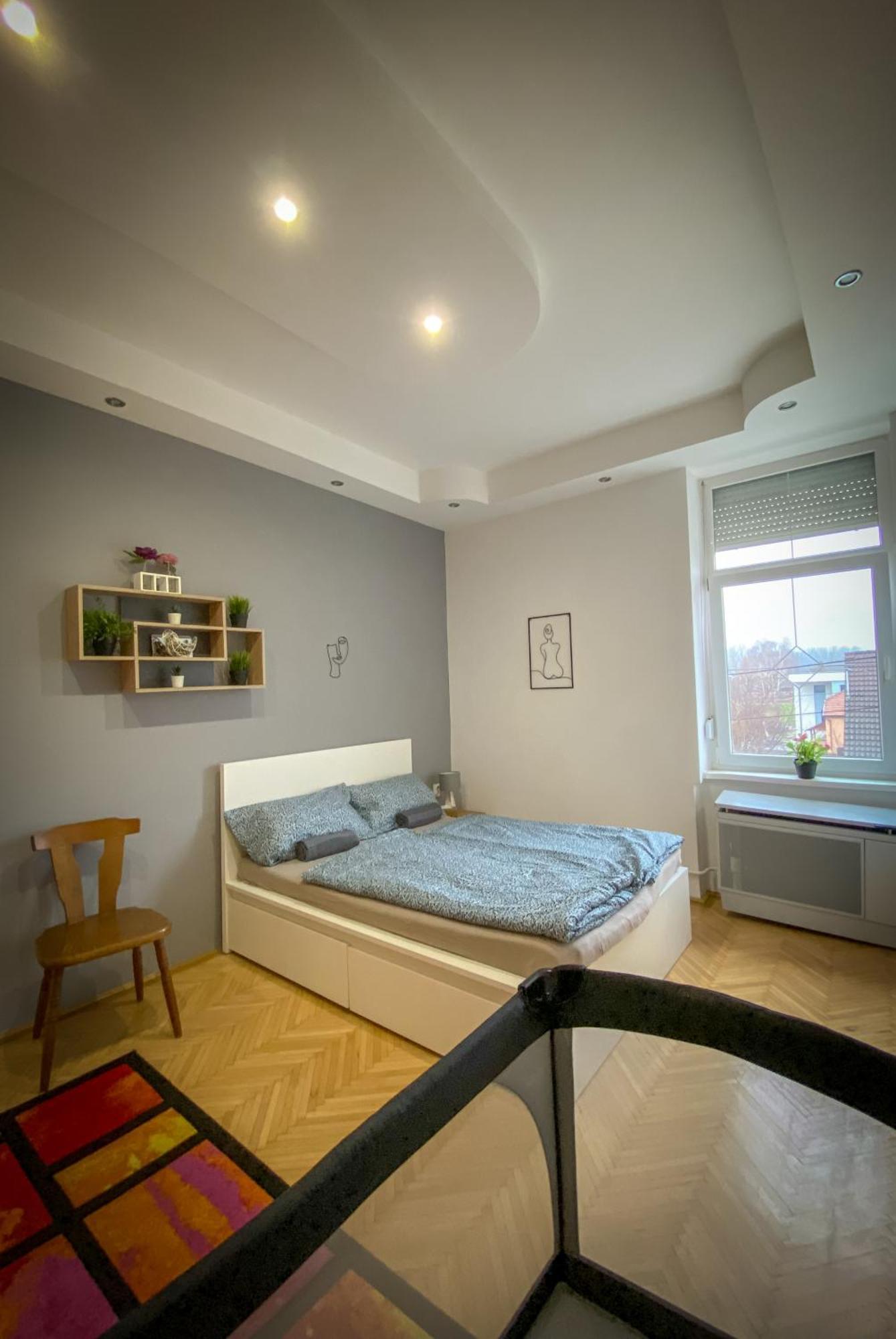 Lovely Central Apartment With Free Parking, Koezponthoz Koezeli 3 Szobas Lakas 기오르 외부 사진