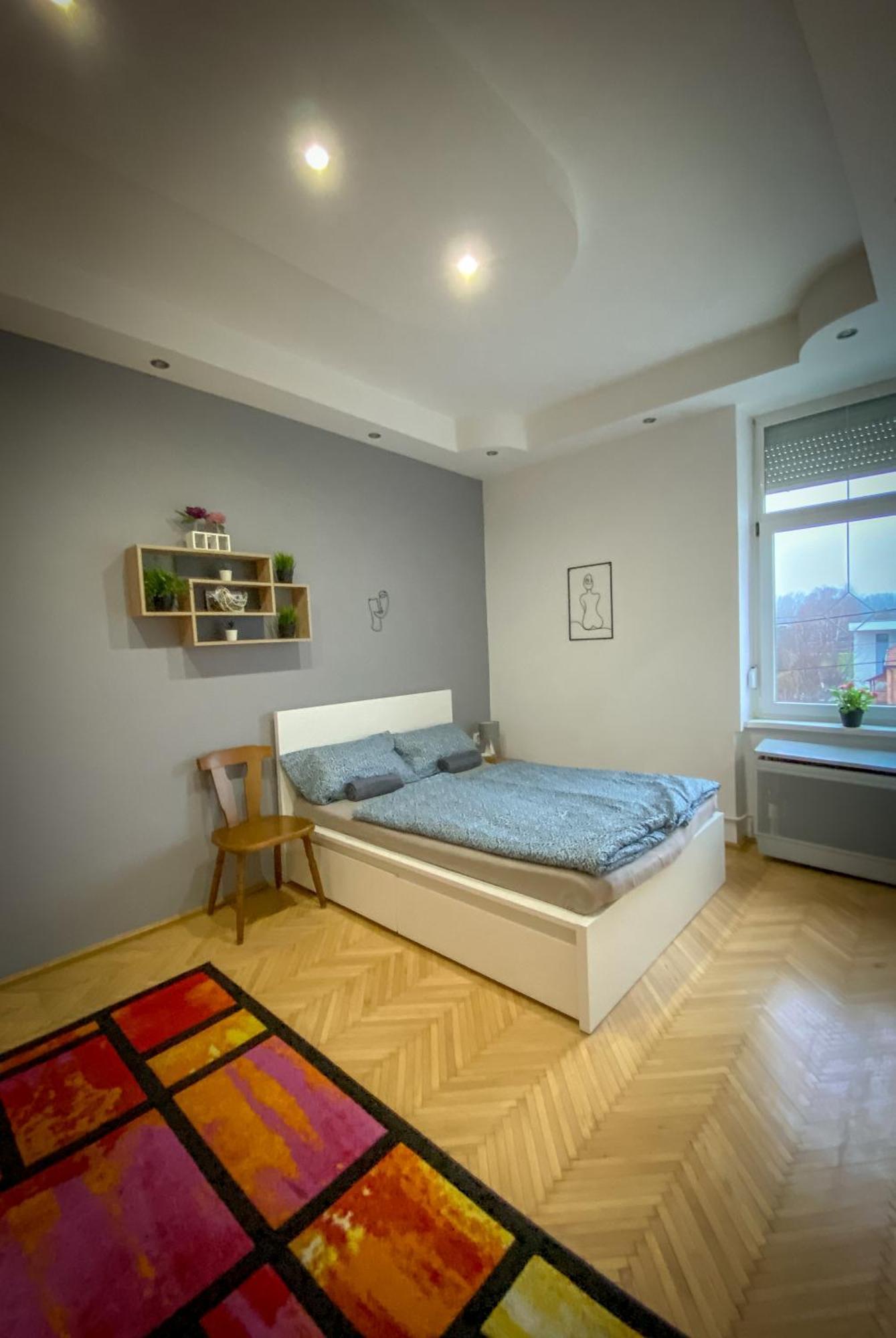 Lovely Central Apartment With Free Parking, Koezponthoz Koezeli 3 Szobas Lakas 기오르 외부 사진