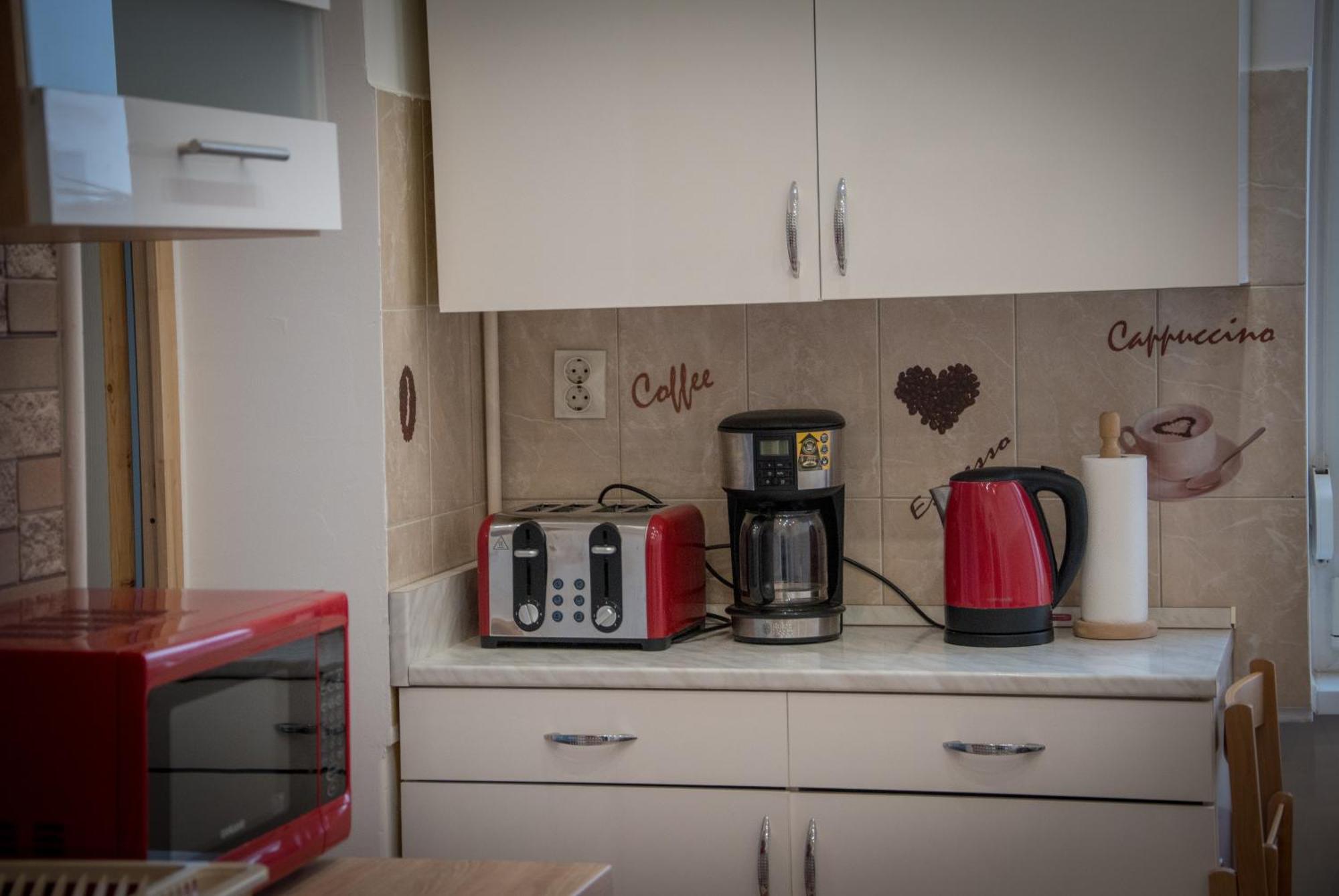 Lovely Central Apartment With Free Parking, Koezponthoz Koezeli 3 Szobas Lakas 기오르 외부 사진