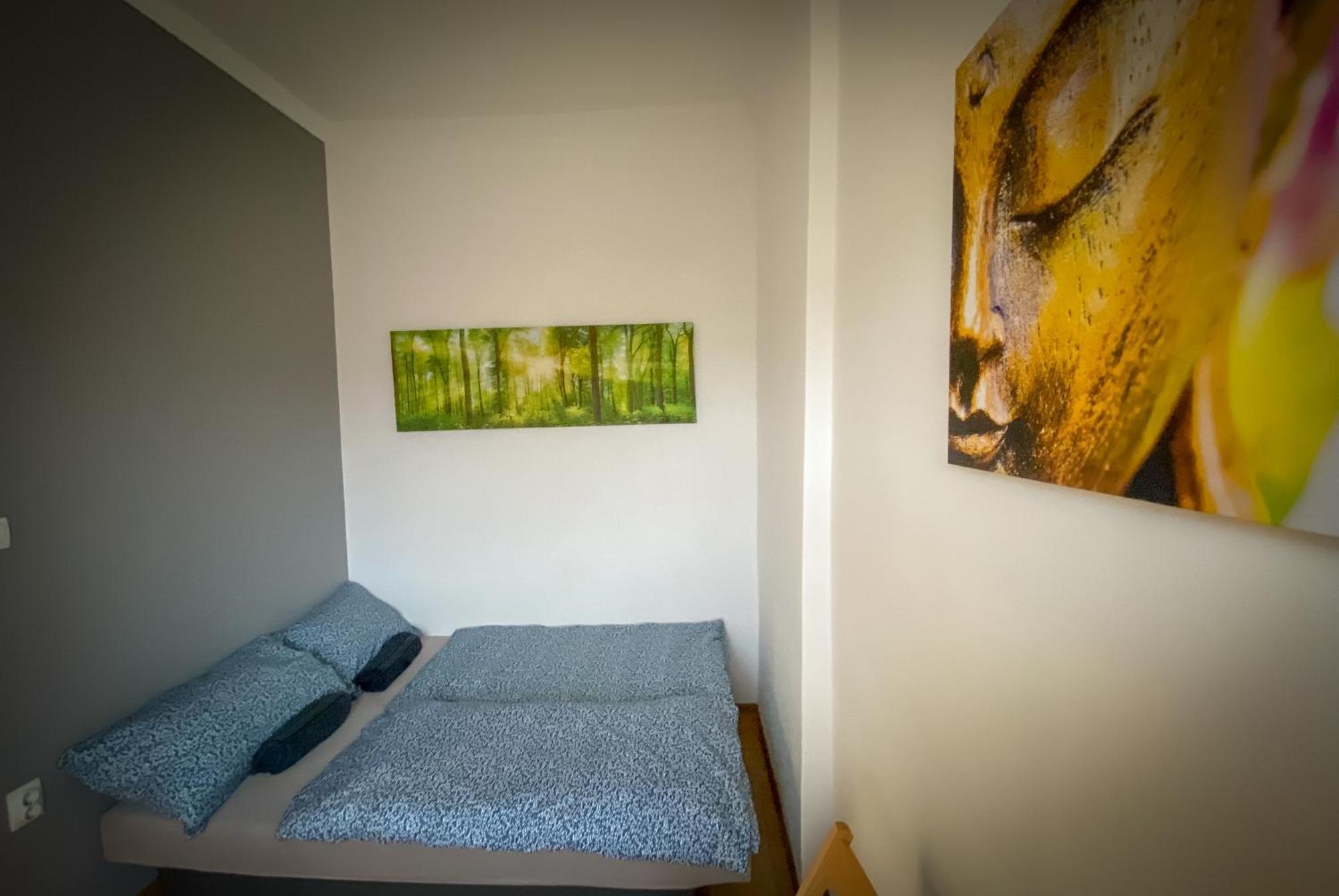 Lovely Central Apartment With Free Parking, Koezponthoz Koezeli 3 Szobas Lakas 기오르 외부 사진