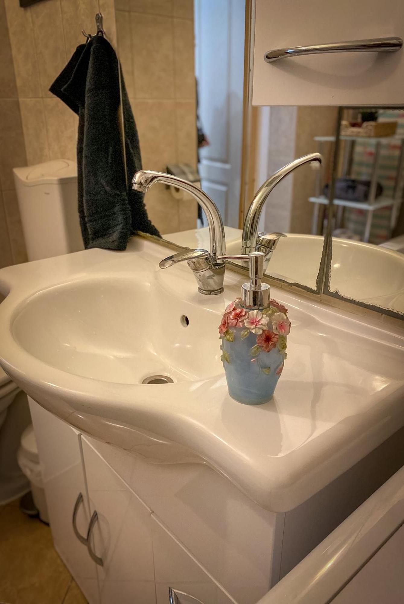 Lovely Central Apartment With Free Parking, Koezponthoz Koezeli 3 Szobas Lakas 기오르 외부 사진